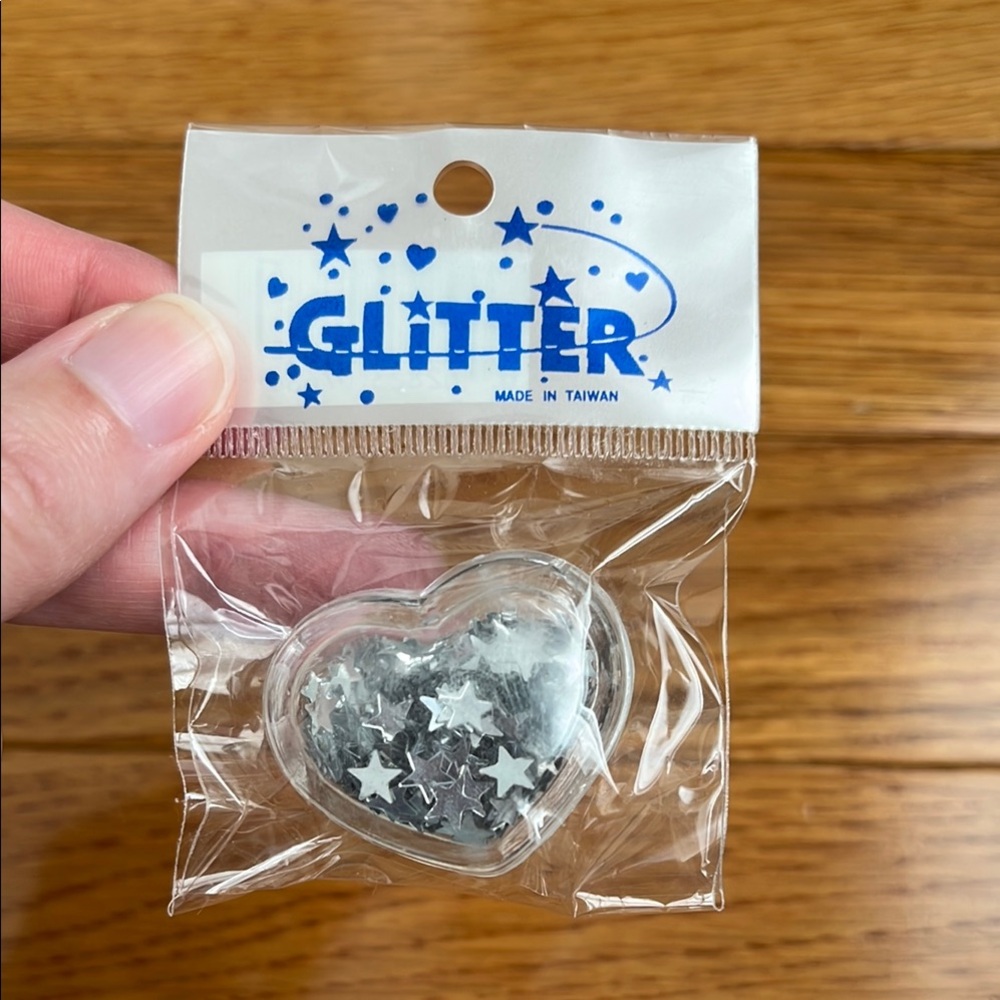 🆓 WITH PURCHASE NWT Star-Shaped Silver Confetti Glitter Table Decor